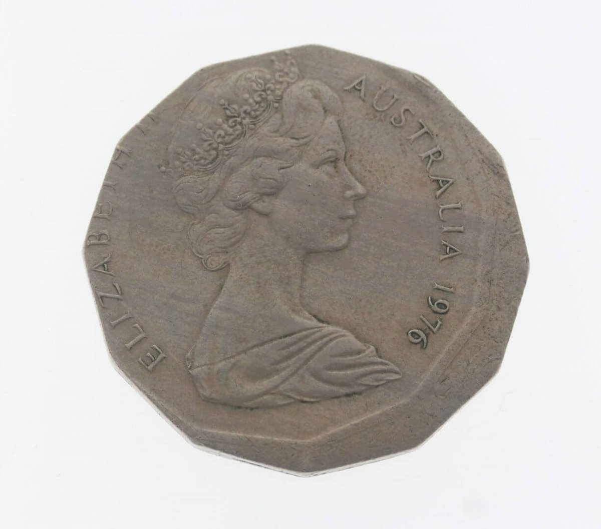 223792-1976-australian-50c-coin-broadstrike-error-50-cent-coin