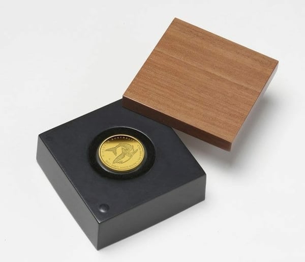 1117gcaa-2011-discover-australia-dreaming-series-great-white-shark-110oz-9999-gold-proof-coin-the-perth-mint