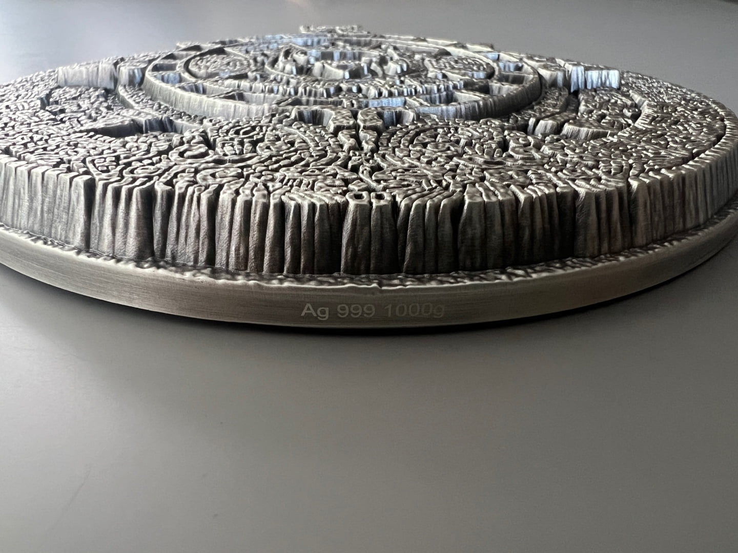 Skm1kgass-aztec-sun-stone-1kg-999-silver-stackable-1-kilo
